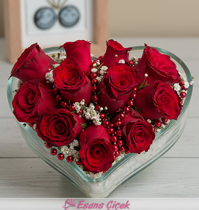  Kadriye çiçek gönder Sevginin Büyüsü 11 Kırmızı Gül Aranjmanı
