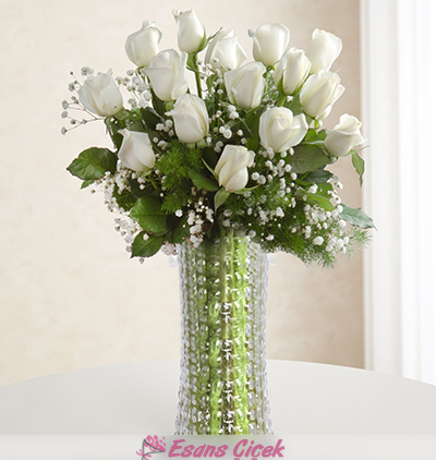  Serik Çiçek Siparişi Beyaz Mutluluklar 15 Gül Aranjmanı