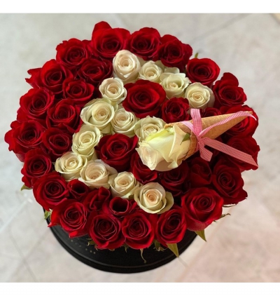 Belek otele çiçek gönder. kutuda güller