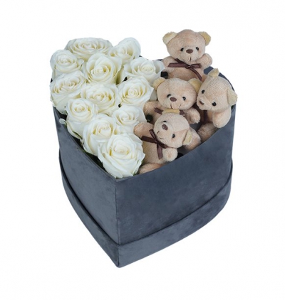  Serik Çiçek Siparişi kalp kutuda hazırlanmış gül