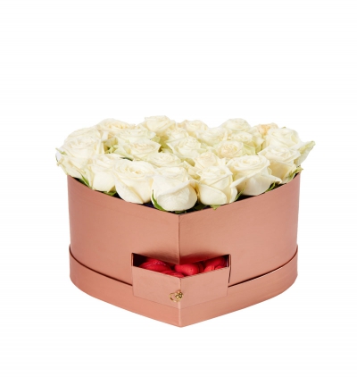 Serik Çiçekçi kalp kutuda beyaz güller
